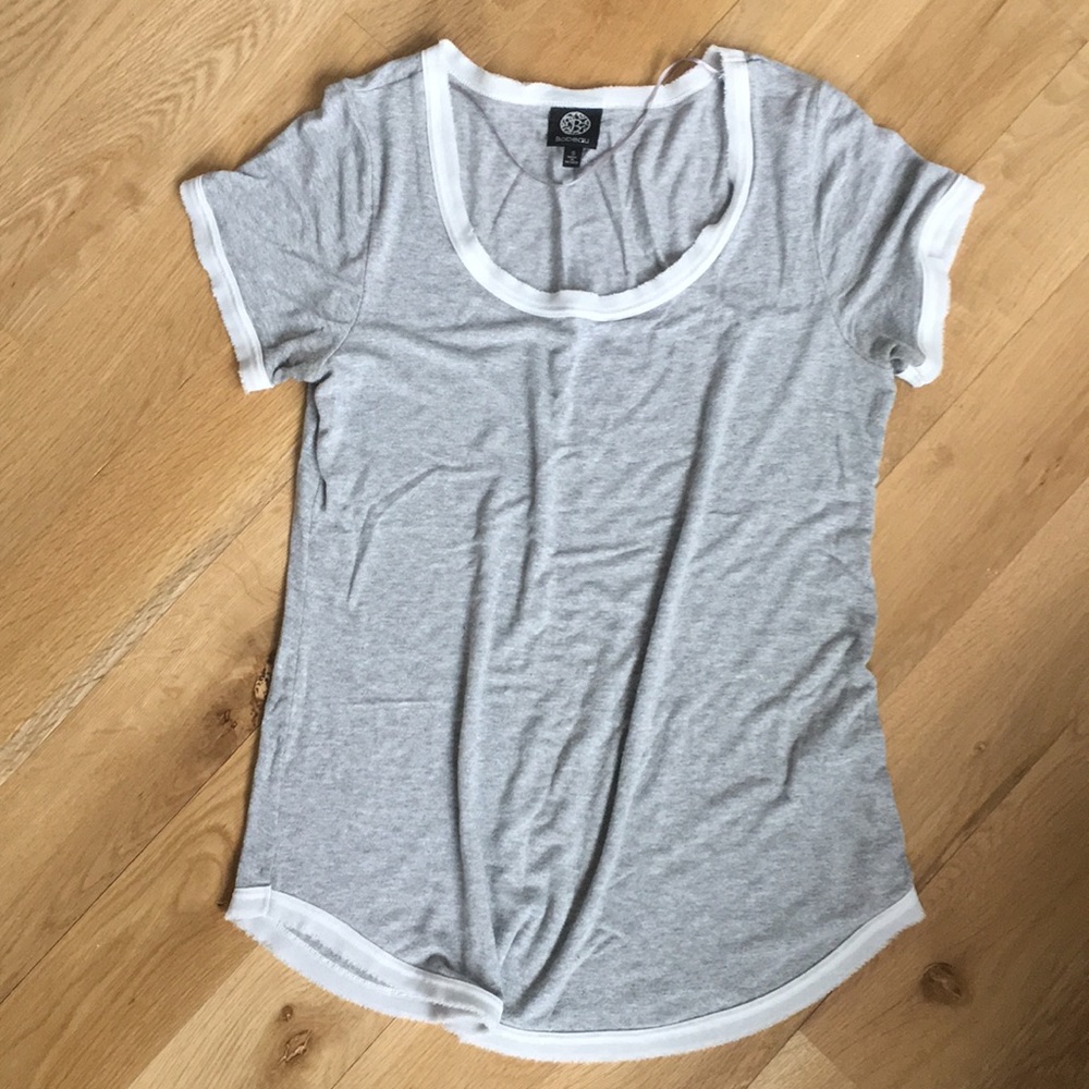 Gray tee with distressed trim